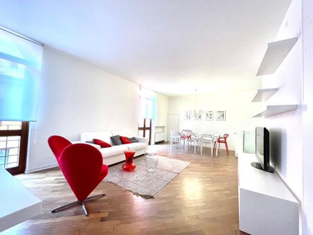 Domus Verona - Ampia Moderna Casa Su 2 Piani Nel Cuore Di Verona Kültér fotó