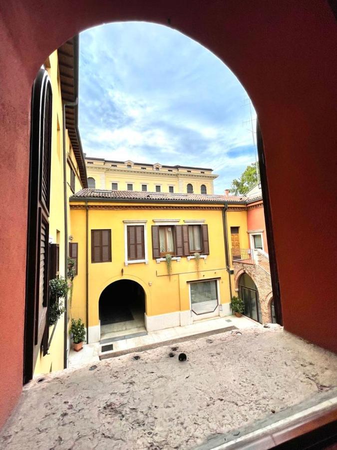 Domus Verona - Ampia Moderna Casa Su 2 Piani Nel Cuore Di Verona Kültér fotó
