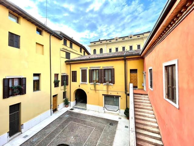 Domus Verona - Ampia Moderna Casa Su 2 Piani Nel Cuore Di Verona Kültér fotó