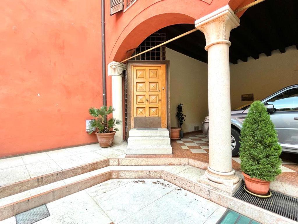 Domus Verona - Ampia Moderna Casa Su 2 Piani Nel Cuore Di Verona Kültér fotó